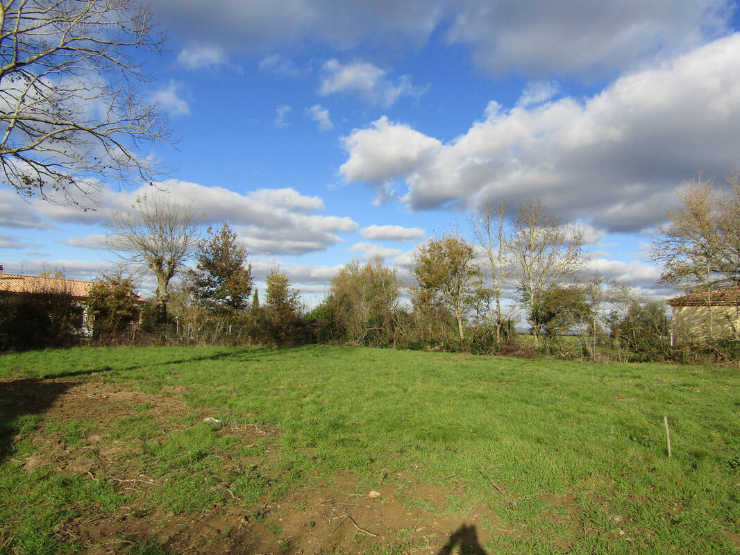 Terrain à CAHUZAC