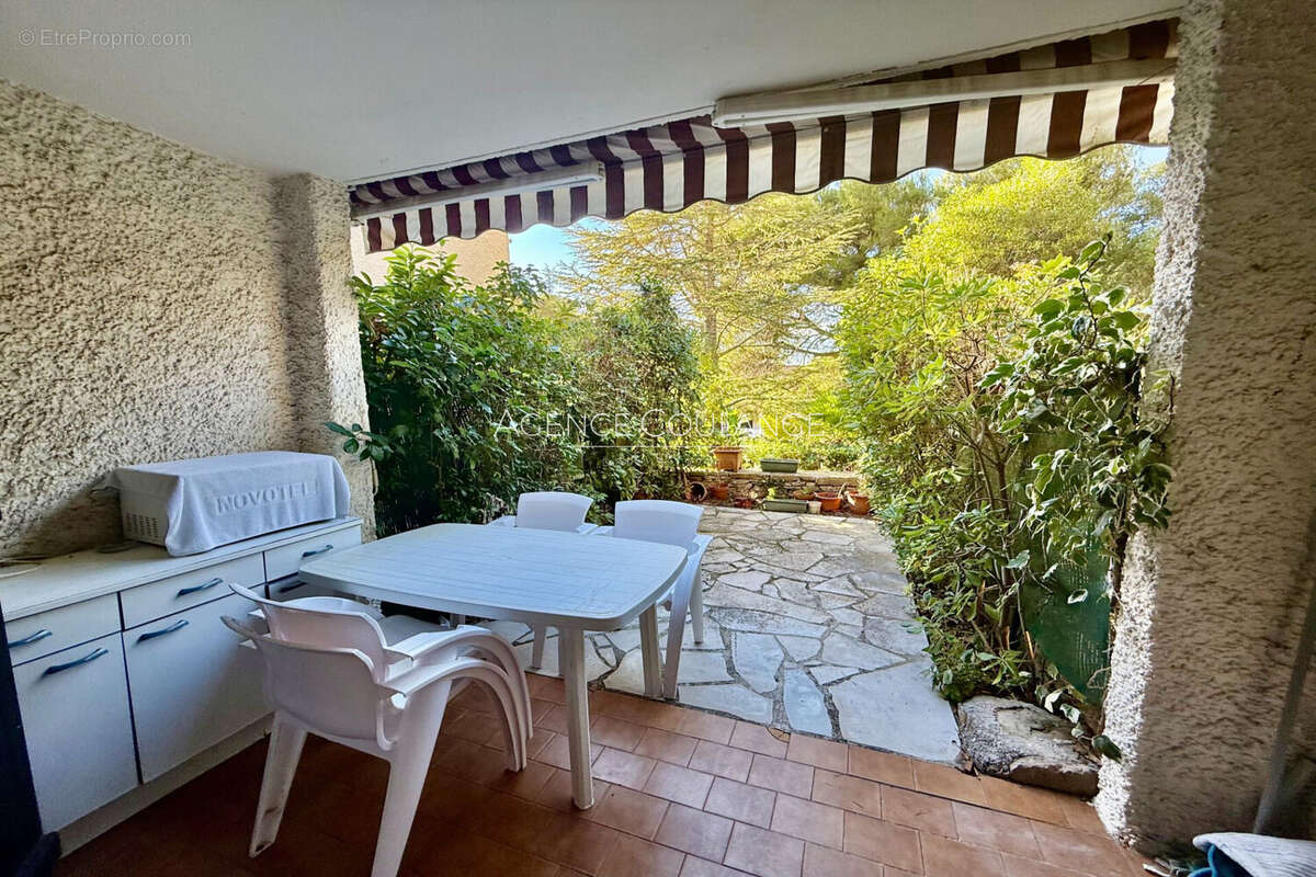 Appartement à SAINT-CYR-SUR-MER