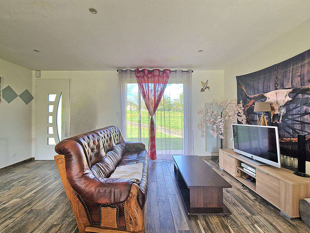 Maison à MIRE