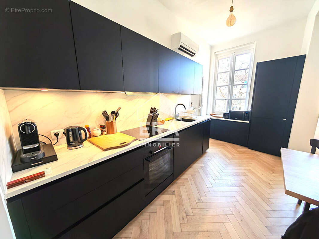 Appartement à MARSEILLE-5E