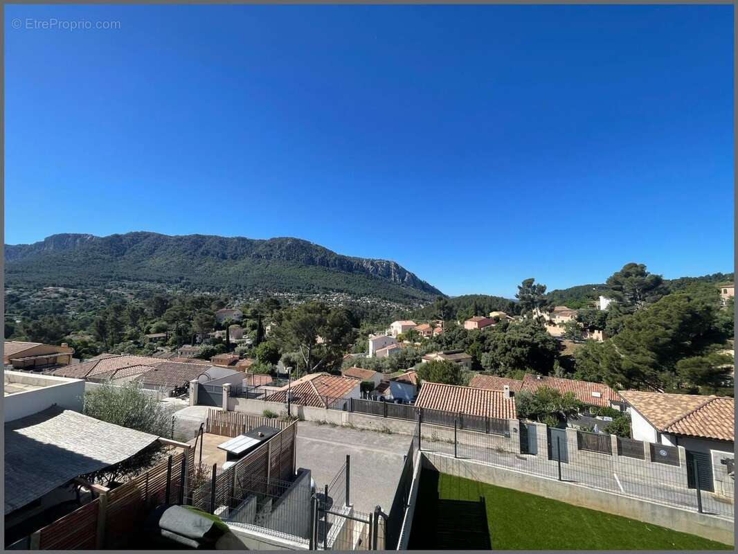 Photo 2 - Maison à LE REVEST-LES-EAUX