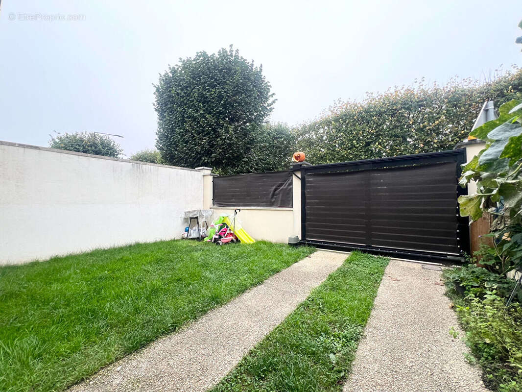 Maison à SARTROUVILLE