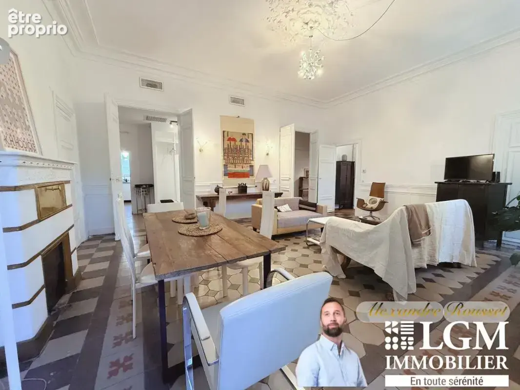  Appartement de caractère de 115 m² avec terrasse – Au cœur du centre historique de Nîmes - photo 2