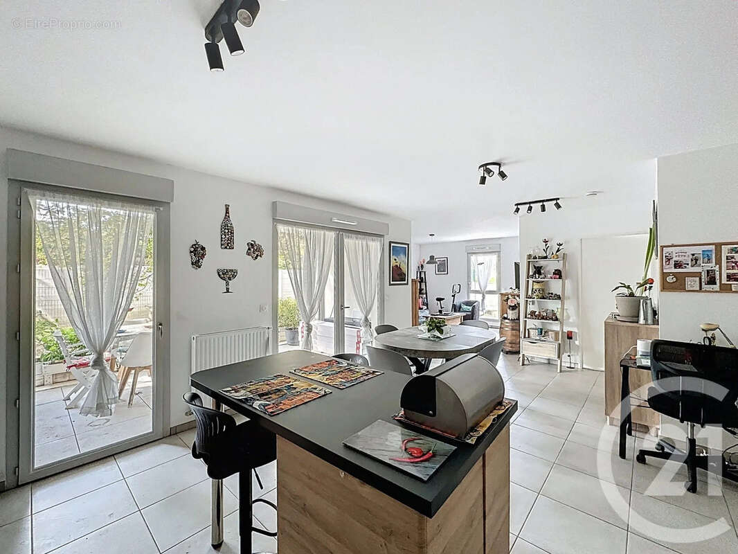 Appartement à SEREZIN-DU-RHONE