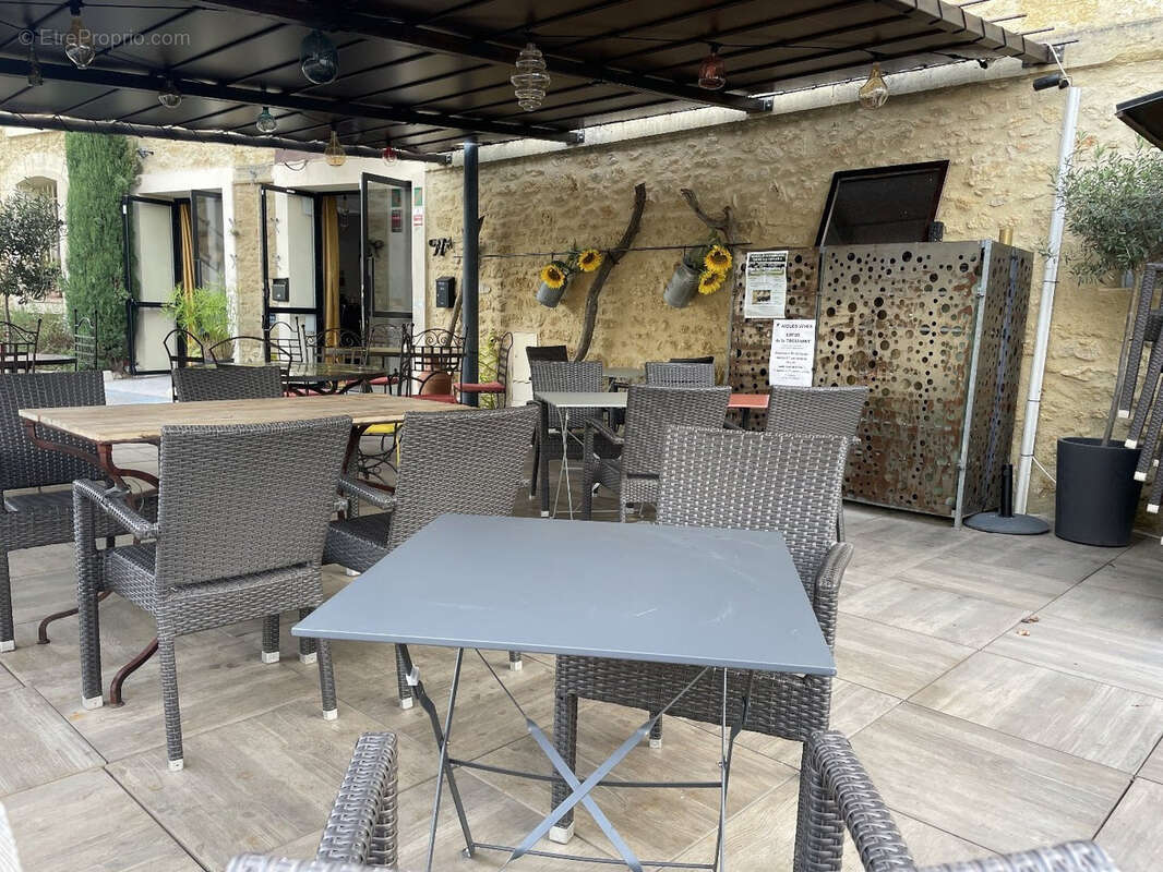 Commerce à AIGUES-VIVES