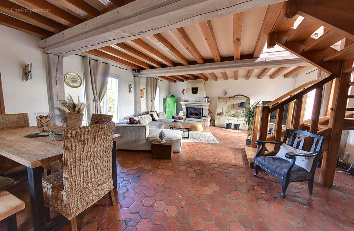 Maison à SACQUENVILLE