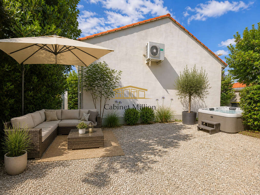Maison à VIC-LA-GARDIOLE
