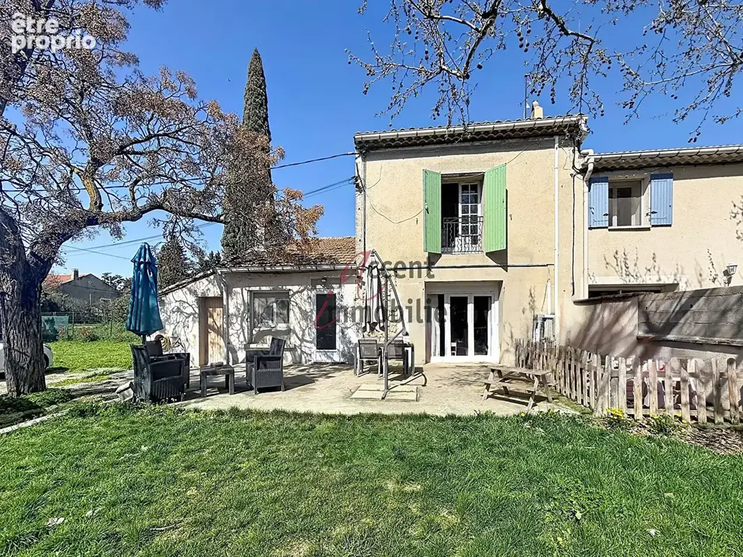 La Crau de Châteaurenard : Partie de Mas en campagne sur 712 m² de terrain. - photo 2