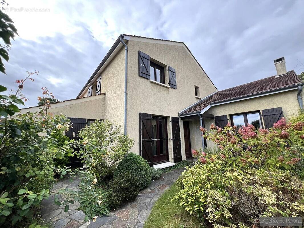 Maison à VERRIERES-LE-BUISSON