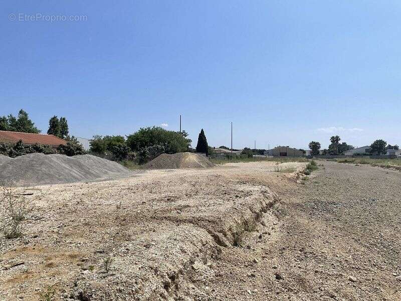 Terrain 306 m² à Pia  - photo 4