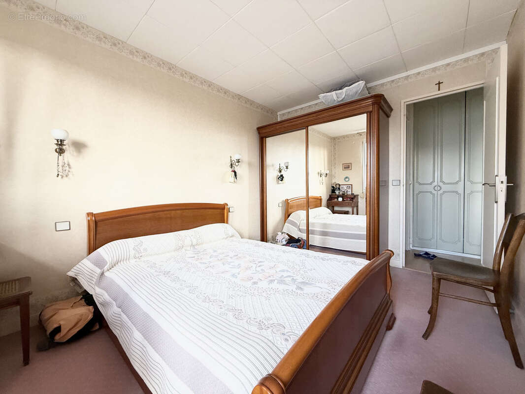 Appartement à COURBEVOIE