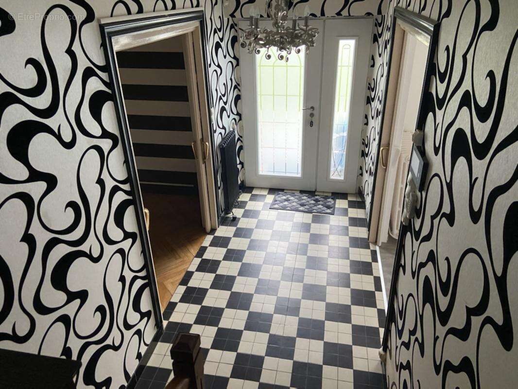 Lucon coeur de ville agreable maison art deco 5 chambres avec piscine et annexes sur 1296m² clos - photo 6