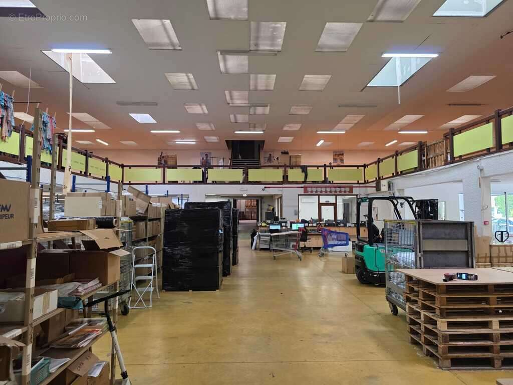 Magnifique bâtiment de 3 600 m² - Grand potentiel - photo 4