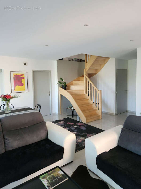 Maison à ETOILE-SUR-RHONE