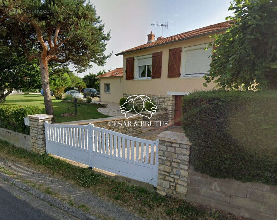 Maison à QUEAUX