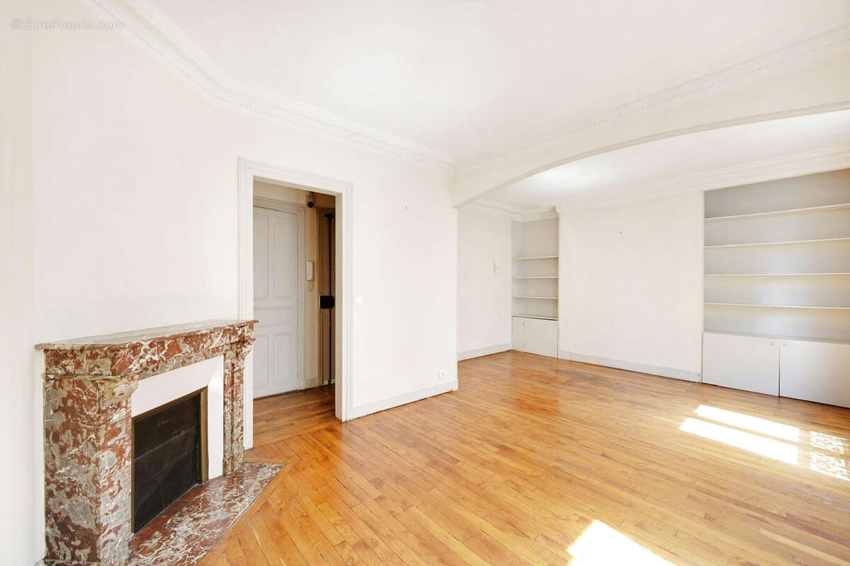 Appartement à PARIS-14E