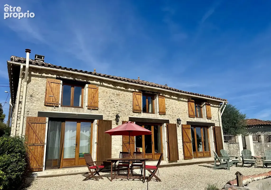 Photo Maison à Cellefrouin au prix de 355 100€