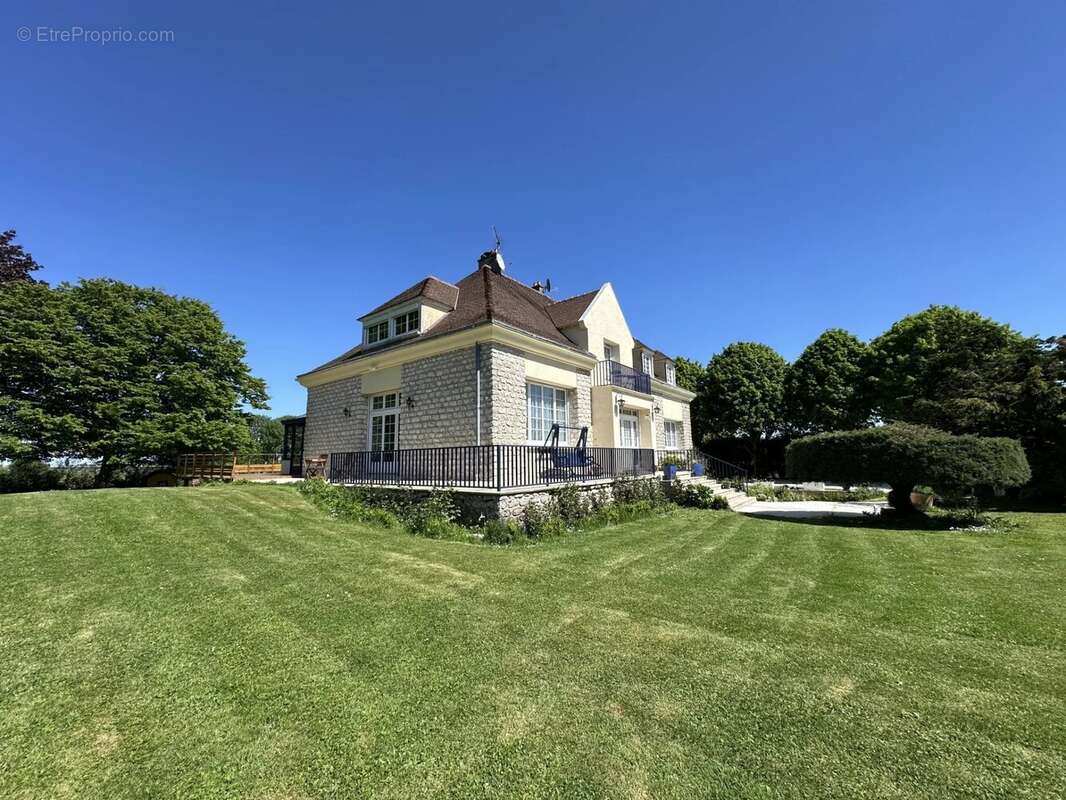 Maison à OINVILLE-SOUS-AUNEAU