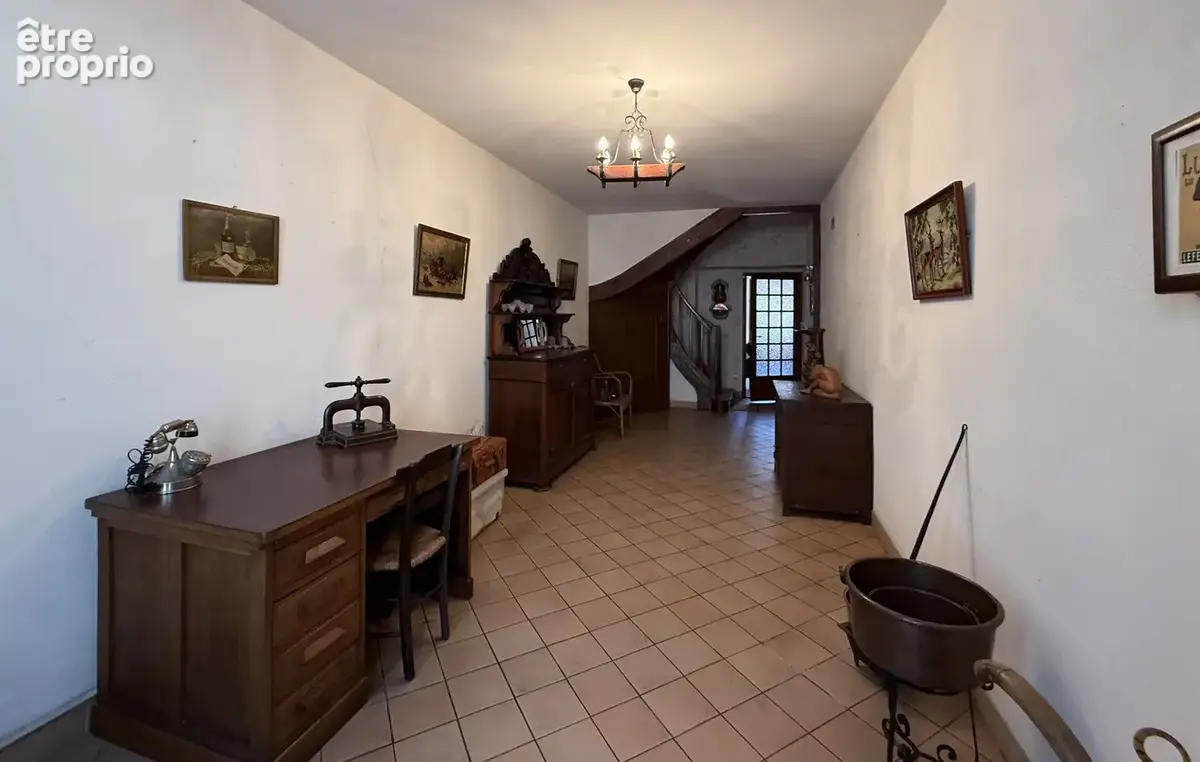 Grande maison de ville avec cours + possibilité de 2 logements ! - photo 18