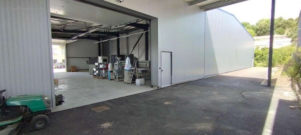 Local industriel zone commerciale - photo 5