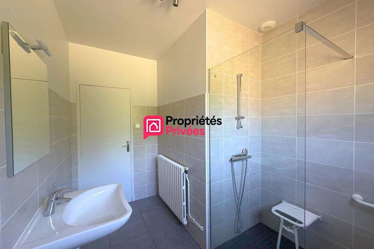 Maison 7 pièces de 140m² et  1748m² de terrain avec dépendances Manzat 63410 - photo 14