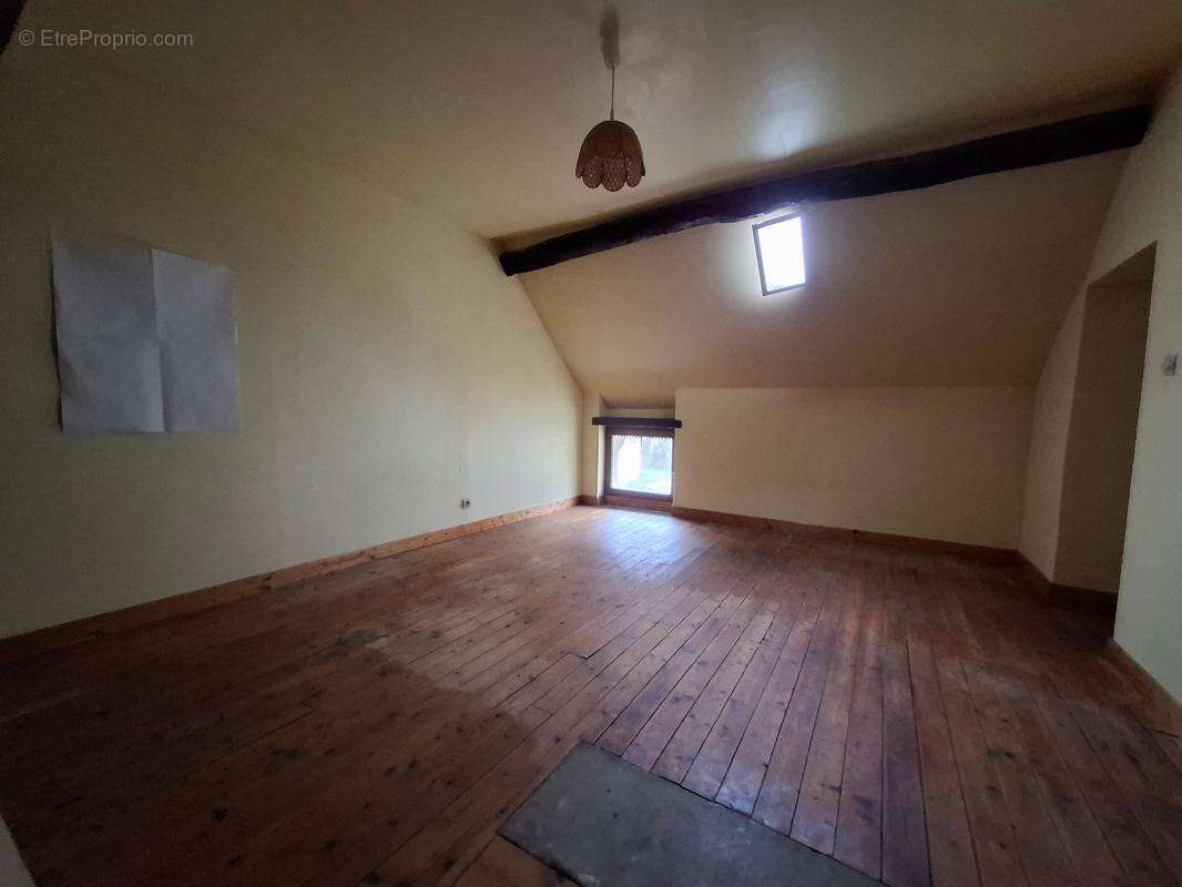 Maison à MONTIGNY-LENGRAIN