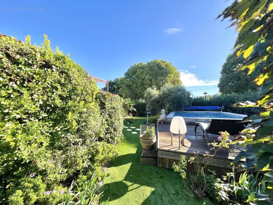 Maison à SAINT-ETIENNE-DU-GRES