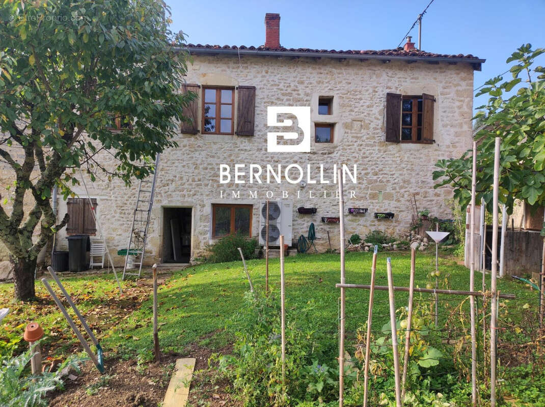 Maison à COURMANGOUX