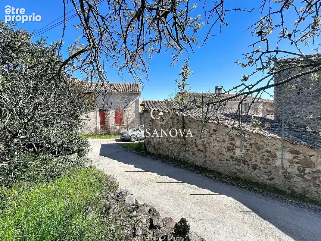 A 15 min de PEZENAS, 2 bâtisses en pierre à rénover : 200 m² habitables + 140 m² garage, jardinet, fort potentiel ! - photo 3