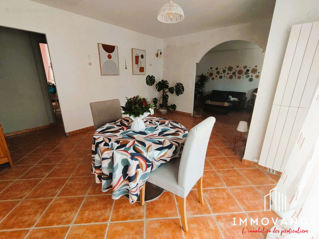 Maison à SAINT-HILAIRE-DE-BEAUVOIR