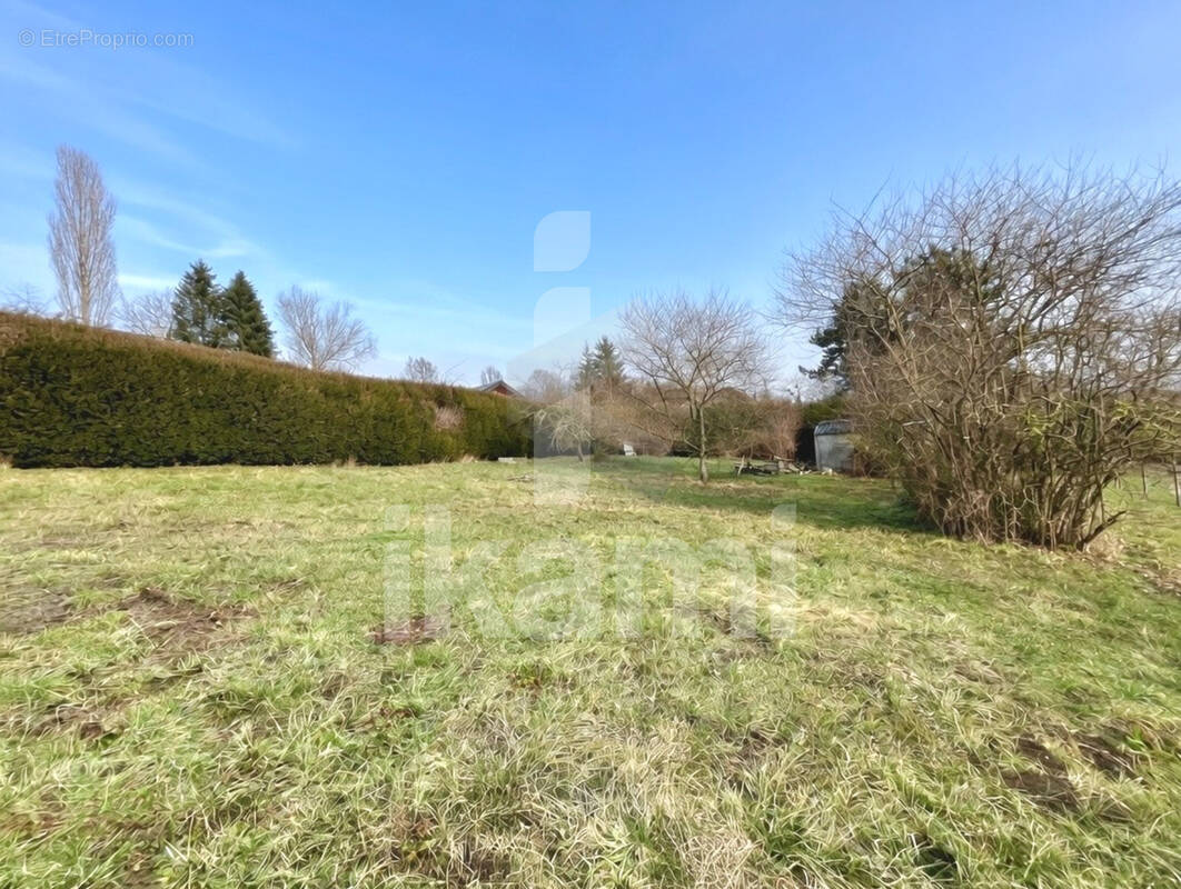 Terrain à GROISY