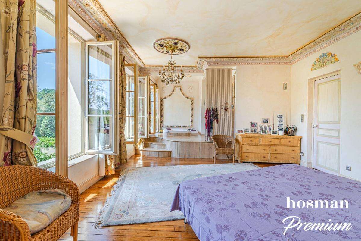 Demeure d'exception - 500 m² habitables sur un parc de 4 175 m² - 10 pièces - Piscine et salle de sport - photo 15