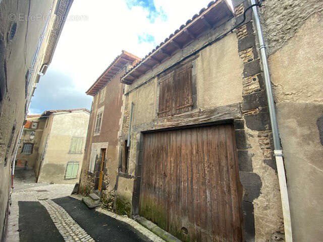 Maison à MARINGUES