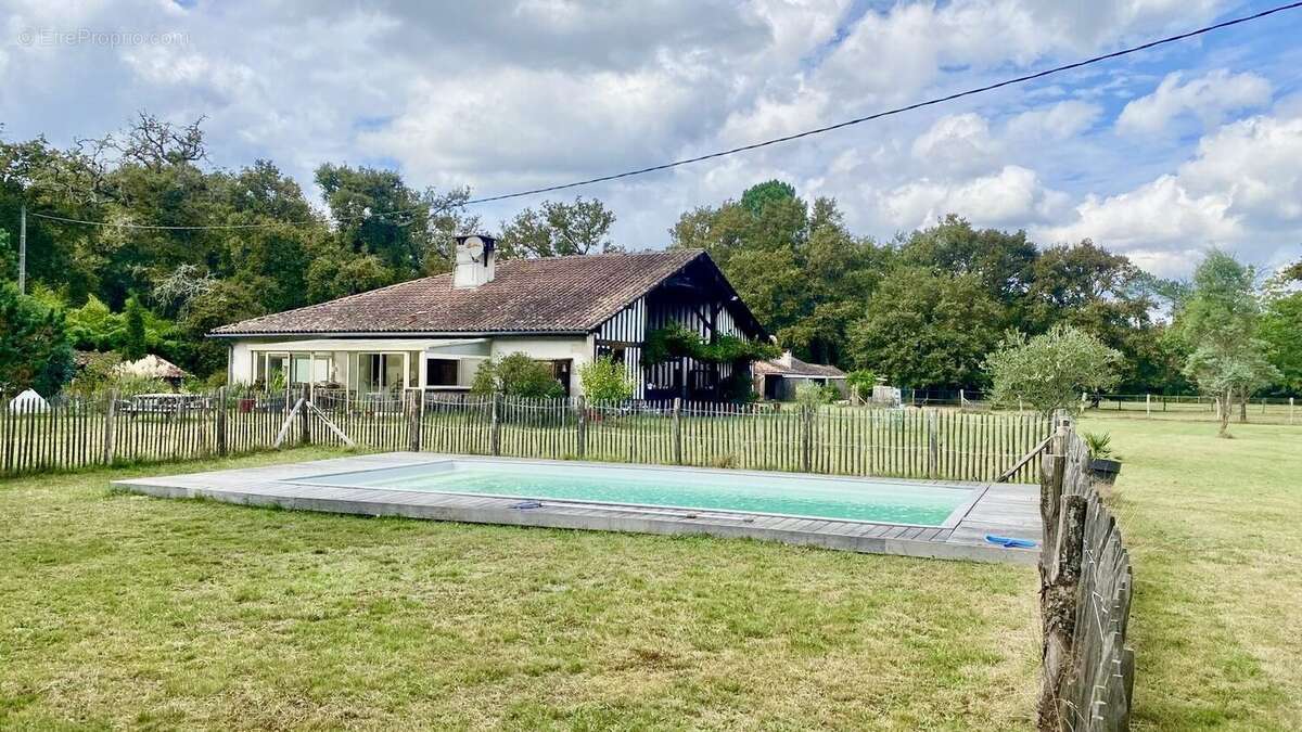 Maison à LUXEY