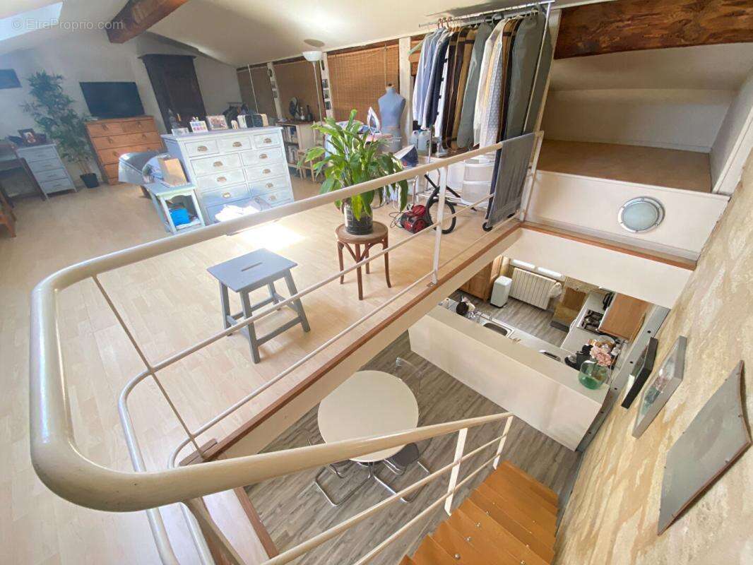 Grand appartement 2 chambres, 3 possibles, avec grande terrasse, grand entrepôt de 134m² qui peut être utilisé en grand garage e - photo 10