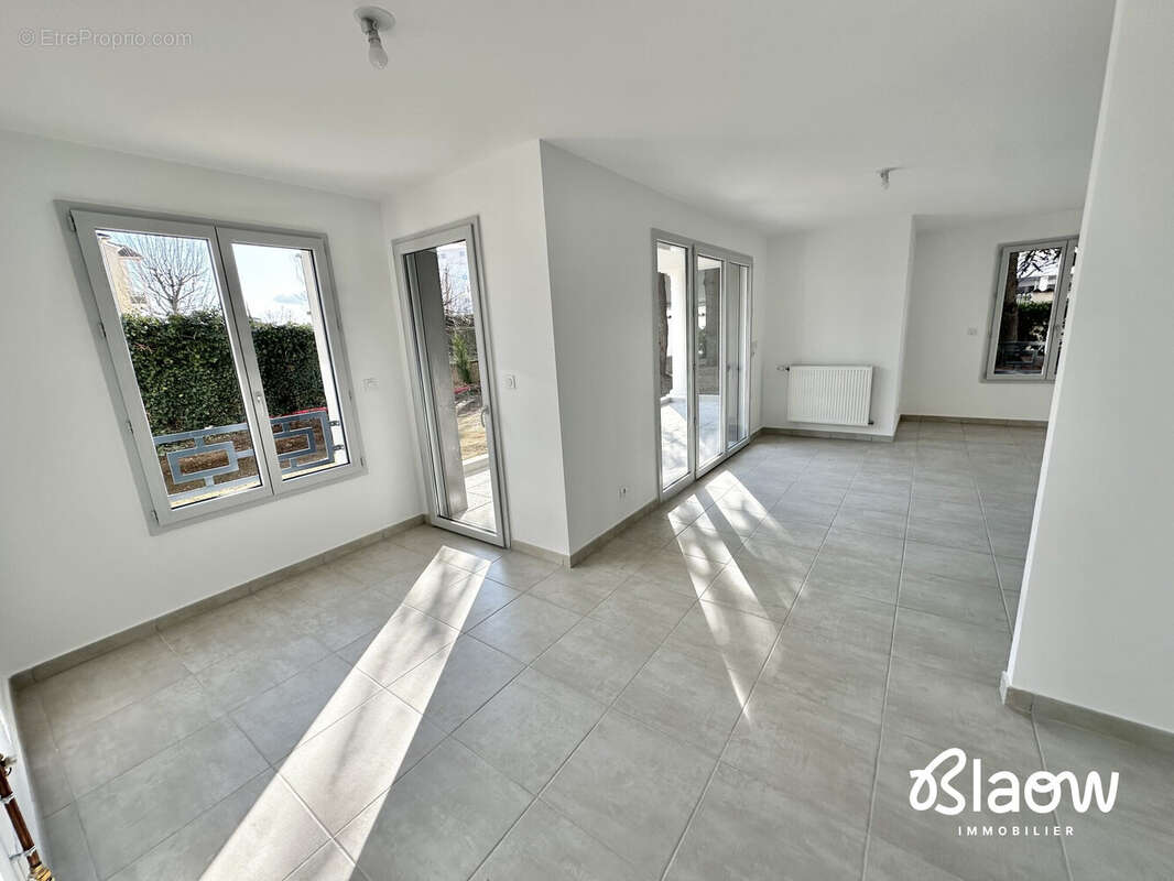 Appartement à MEYZIEU