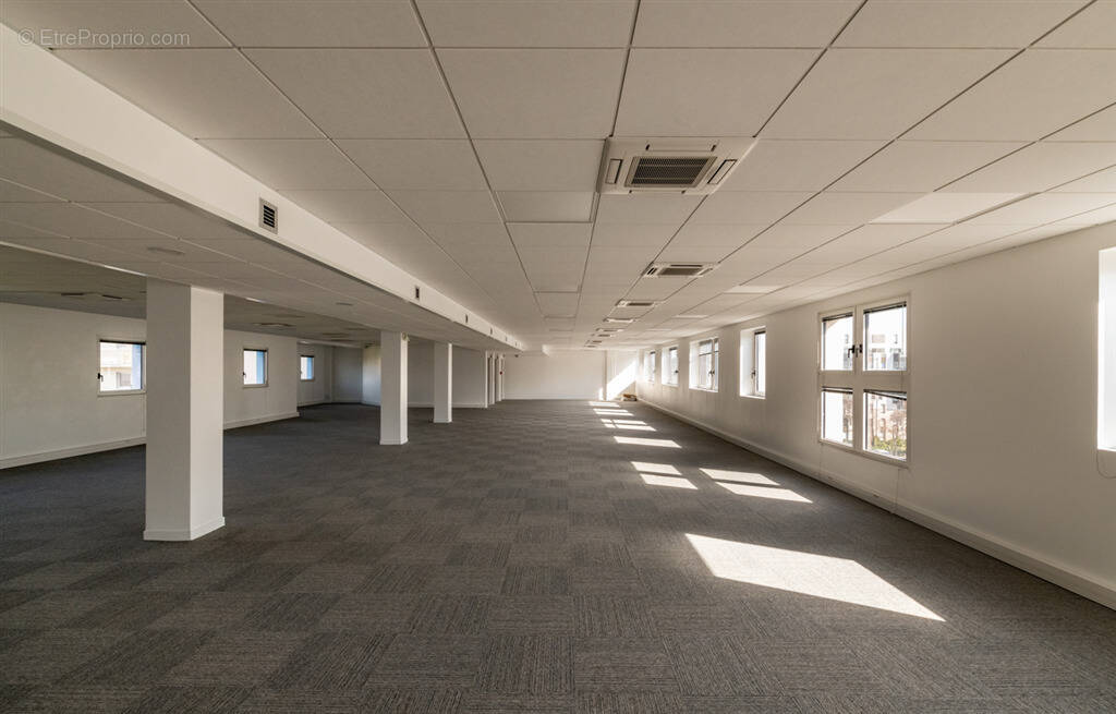 Commerce à SURESNES