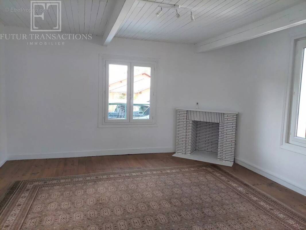 Maison et double garage sur 1360 m² de terrain clos - photo 6