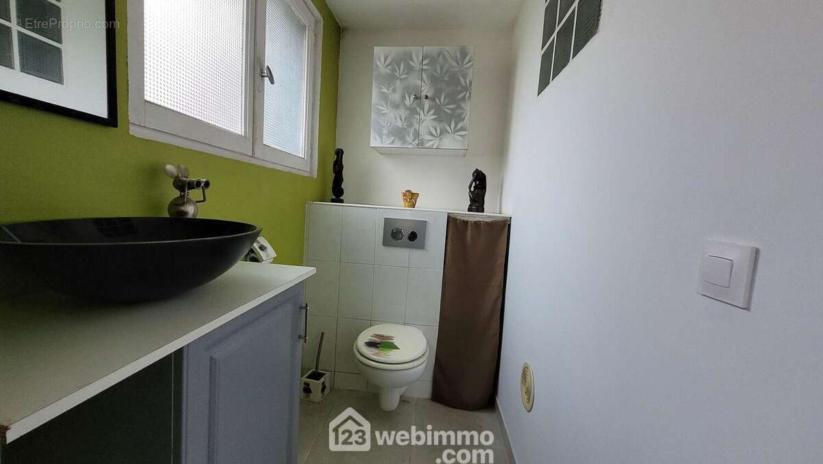 Un WC - Maison à LE BERNARD