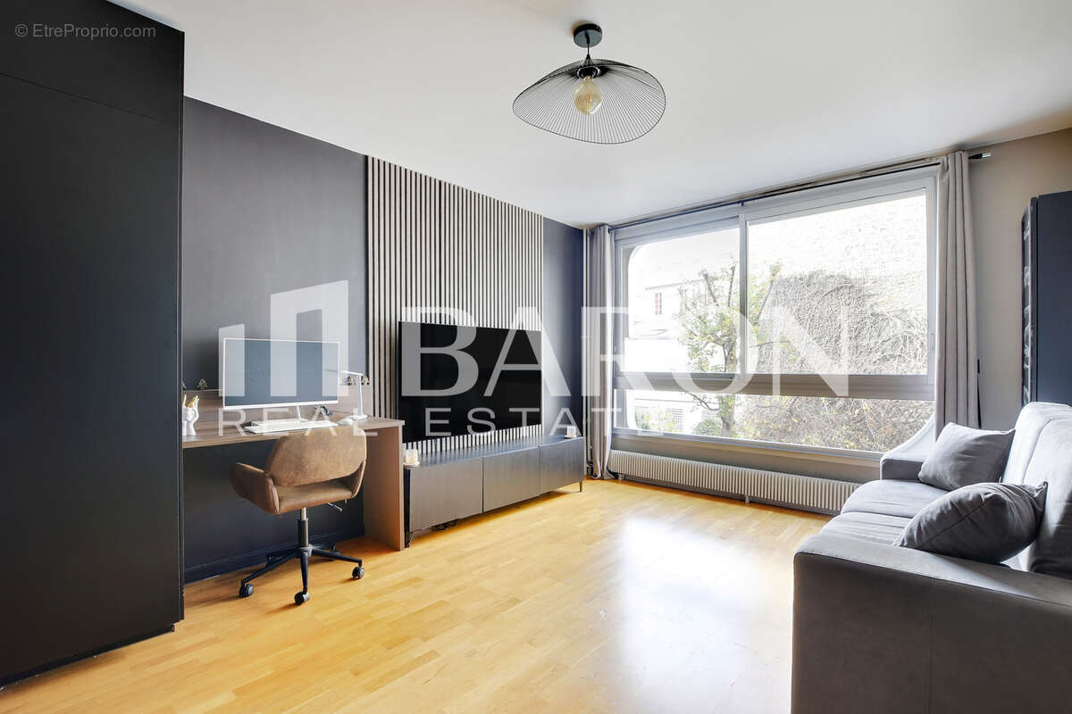 Appartement à PARIS-16E