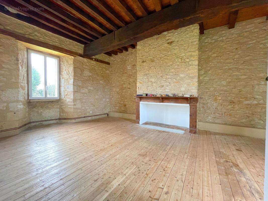 Maison à PRESSIGNAC-VICQ