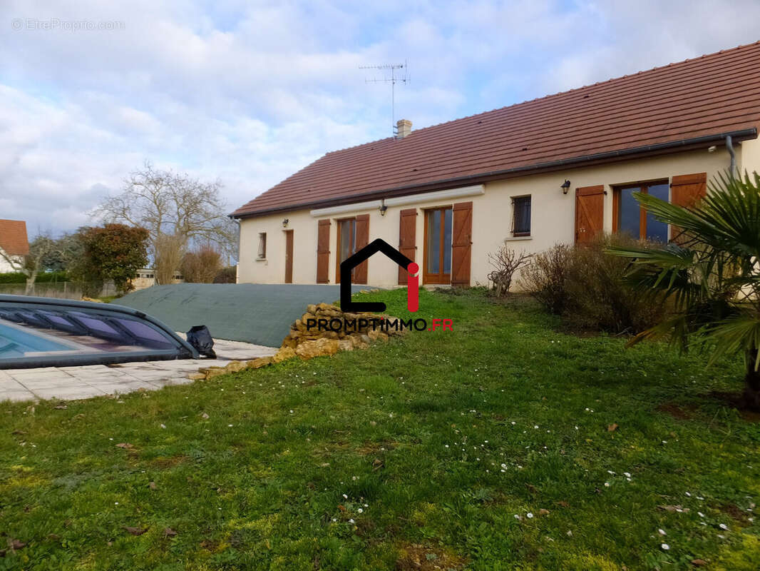 Maison à AINAY-LE-CHATEAU