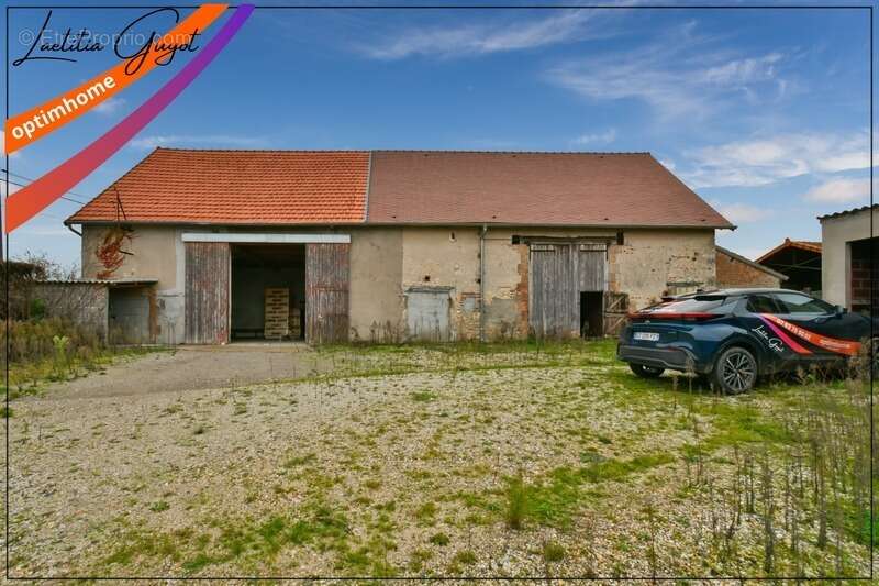 Maison à rénover avec atelier, grange et dépendances – Chemilly (03) - photo 4