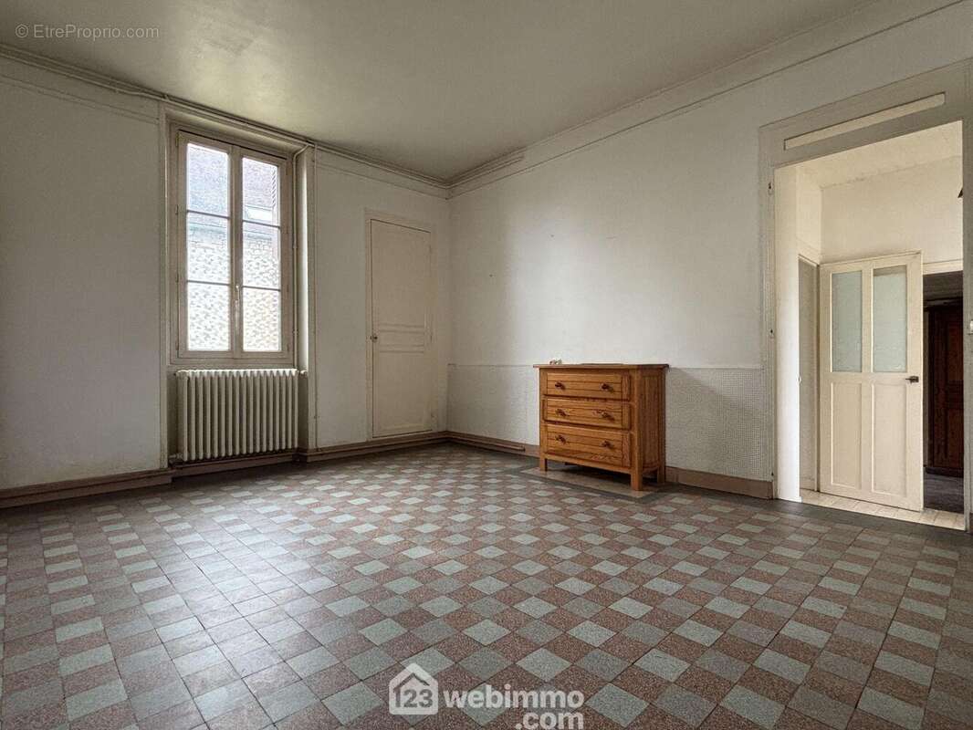La cuisine traversante de 22 m2, - Maison à INGRANDES