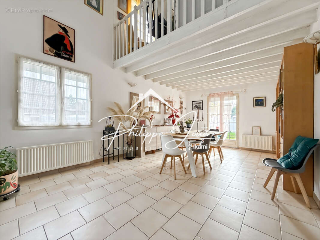 Maison à THORIGNY-SUR-OREUSE