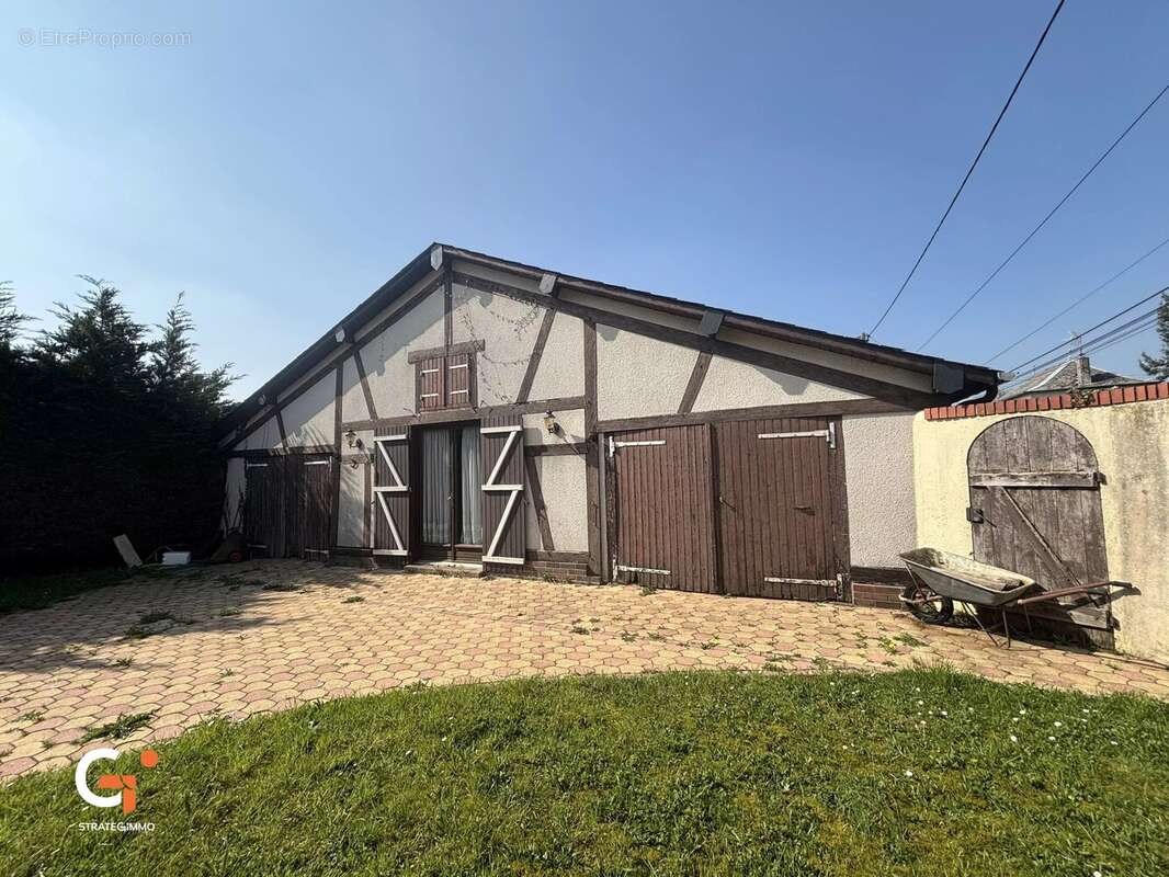 Maison à LES HOGUES