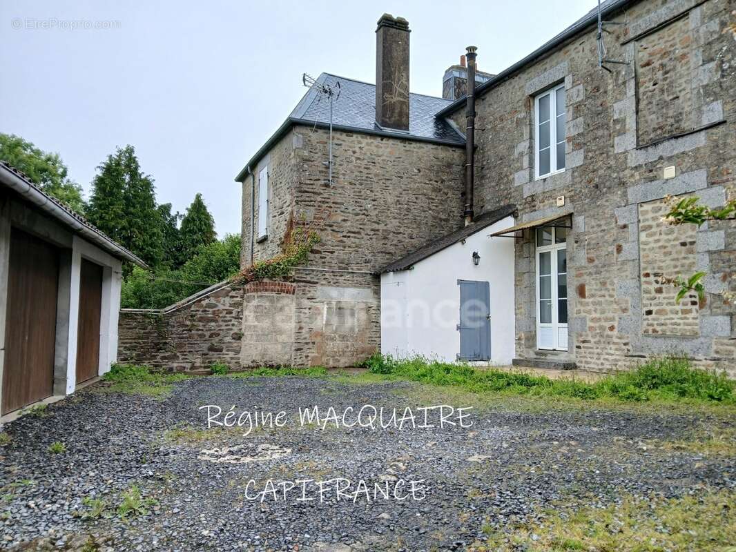 Maison à vendre 4 pièces SOURDEVAL (50) : 3 chambres, garage et extérieur privatif - photo 2
