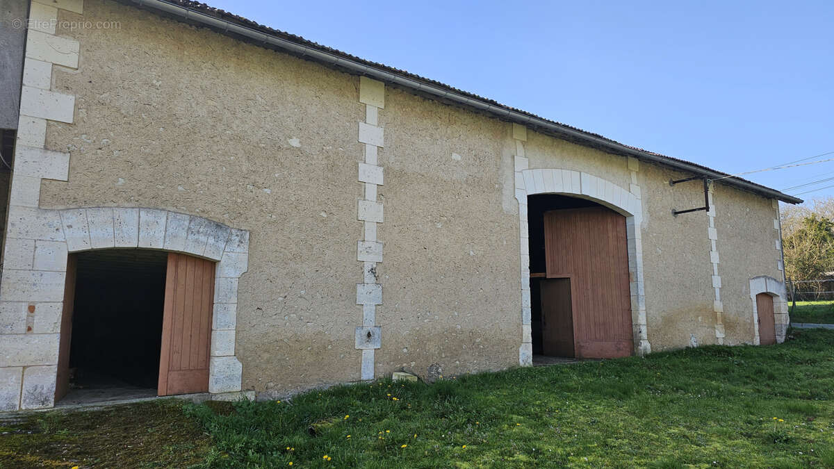 Maison à VILLETOUREIX