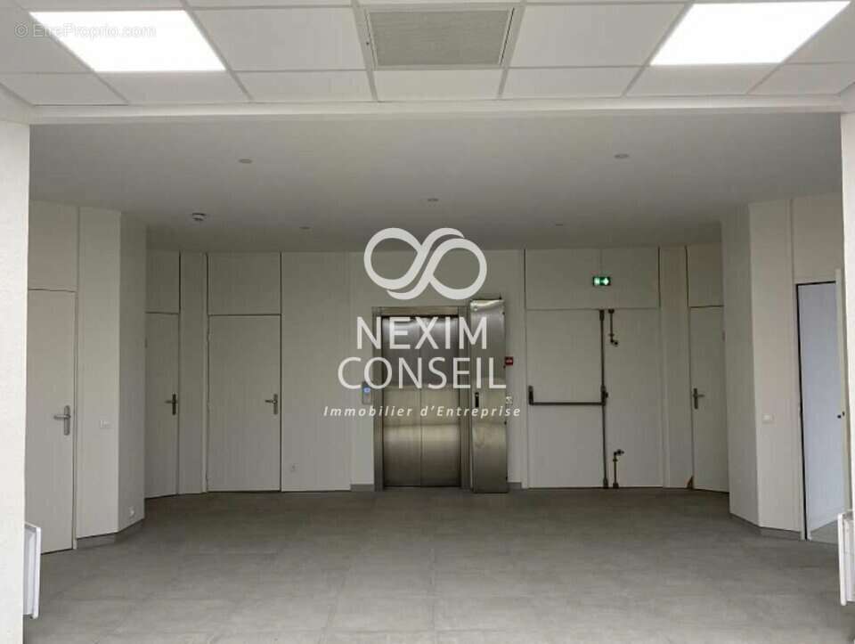 Commerce à GENNEVILLIERS