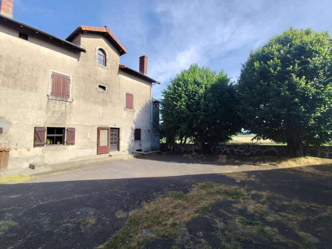 Maison 153 m² à Vernassal  - photo 2